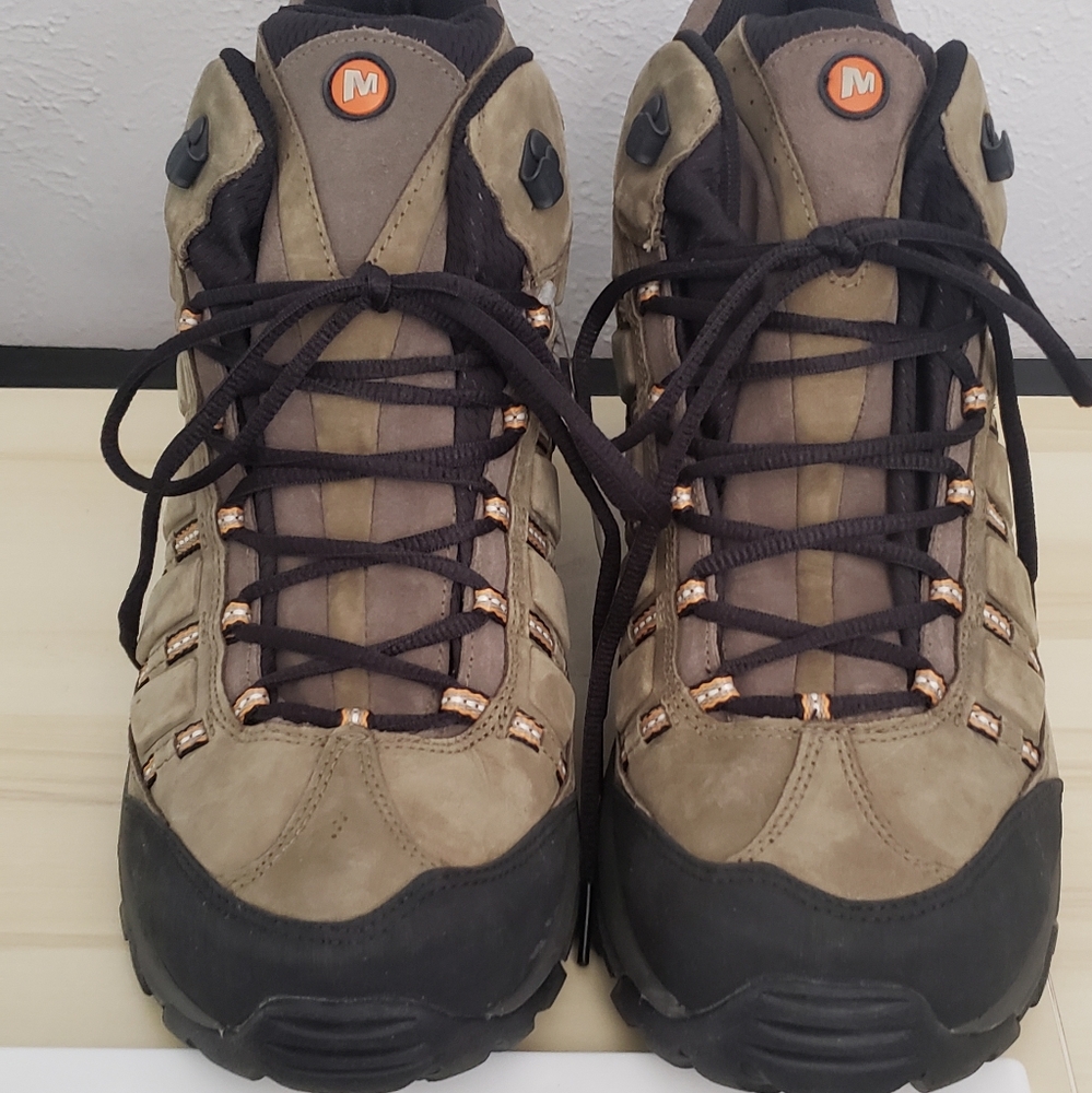Men's Moab mid vent boots by Merrell